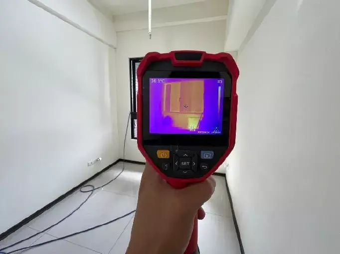 若窗角無滲水跡象則為正常無漏水問題